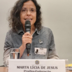 Marta Lícia, presidenta da APub, na mesa da audiência pública Cotas abrem portas na Comissão de Educação da Câmara dos Deputados